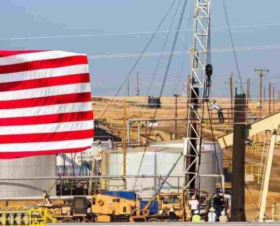 EEUU está produciendo a diario, prácticamente, la misma cantidad de petróleo y derivados que Arabia Saudí y Rusia juntas, los dos dominadores históricos de mercado de petróleo