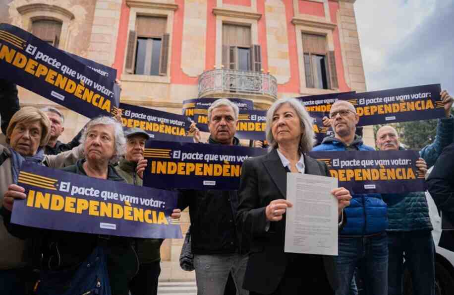 Protestan en las calles de Madrid por acuerdo suscrito entre el Partido Socialista Obrero Español (PSOE) y Junts per Catalunya que facilitará la investidura de Pedro Sánchez como presidente del Gobierno de España.