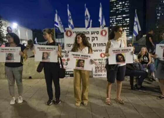 La milicia palestina ha liberado ya a cuatro personas y ha llegado a publicar un vídeo en el que tres mujeres cautivas instan a las autoridades israelíes a facilitar un intercambio de prisioneros.