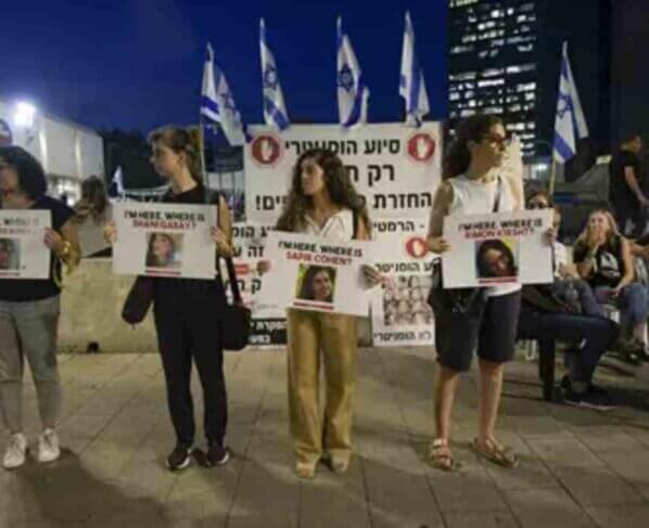 La milicia palestina ha liberado ya a cuatro personas y ha llegado a publicar un vídeo en el que tres mujeres cautivas instan a las autoridades israelíes a facilitar un intercambio de prisioneros.