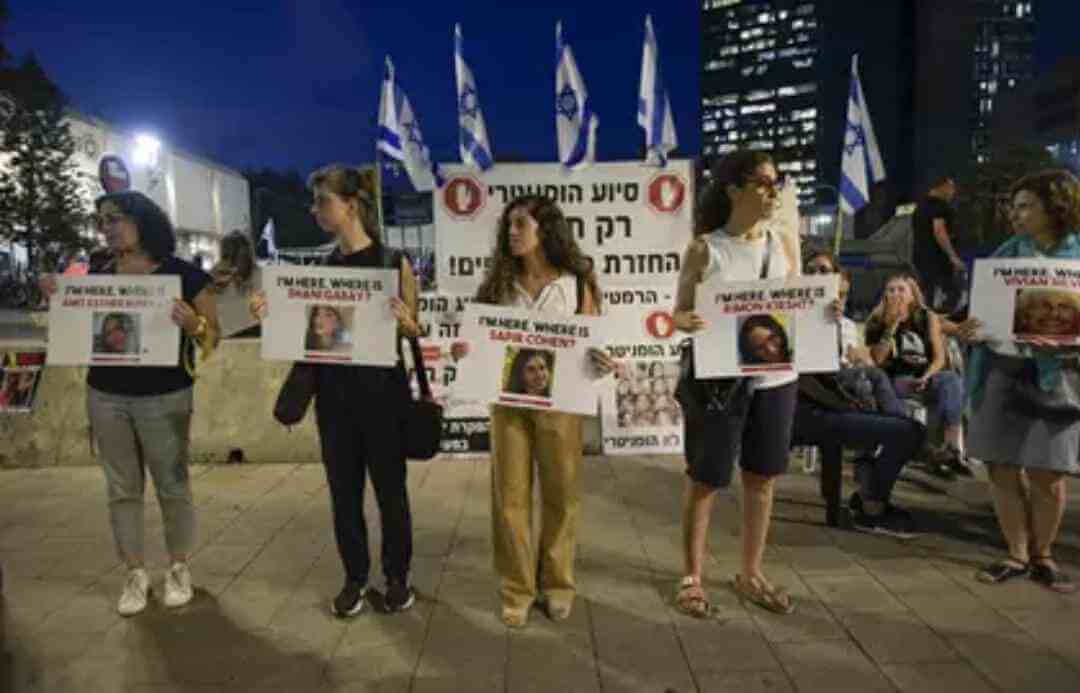 La milicia palestina ha liberado ya a cuatro personas y ha llegado a publicar un vídeo en el que tres mujeres cautivas instan a las autoridades israelíes a facilitar un intercambio de prisioneros.
