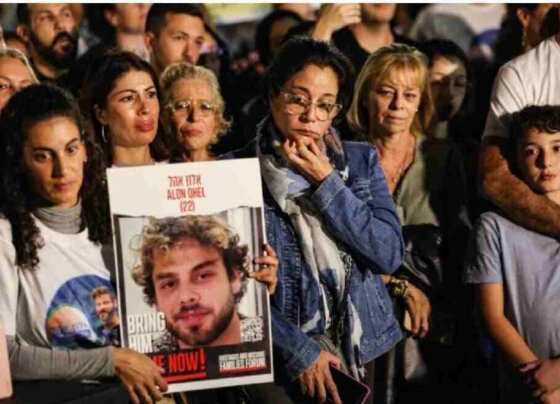 Ningún rehén israelí secuestrado por Hamás será liberado antes del viernes, anunció el jefe del Consejo de Seguridad Nacional israelí