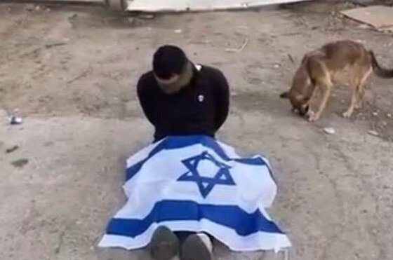 El ejército investiga imágenes de soldados golpeando y maltratando a detenidos, en medio de crecientes tensiones y violencia de los colonos.