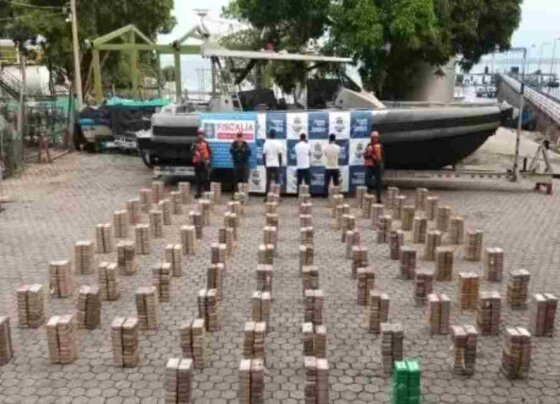 La Armada de Colombia informó de la intercepción de un semi sumergible que transportaba 1.885 kilogramos de clorhidrato de cocaína en aguas del Pacífico colombiano.