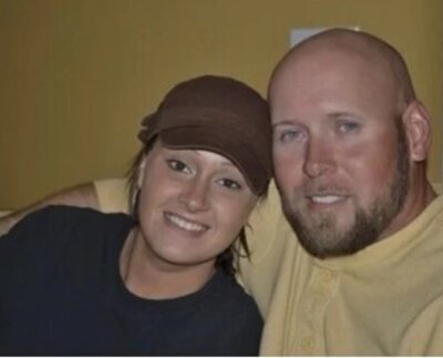 Los cirujanos realizaron el primer trasplante de un ojo humano completo en el mundo, una adición extraordinaria a un trasplante de rostro