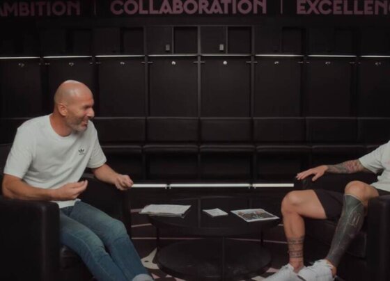 Zidane y Messi contaron anécdotas sobre sus carreras. El francés destacó su admiración por el uruguayo Enzo Francescoli y contó la razón por la que acabó llevando el 5 del Real Madrid.