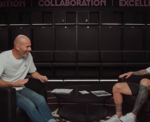 Zidane y Messi contaron anécdotas sobre sus carreras. El francés destacó su admiración por el uruguayo Enzo Francescoli y contó la razón por la que acabó llevando el 5 del Real Madrid.