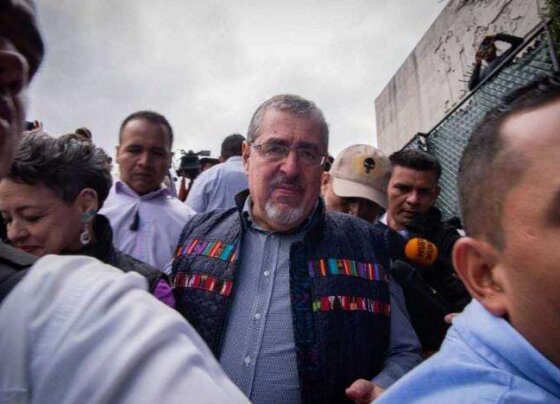 Gabriel Boric respaldó al presidente electo de Guatemala, Bernardo Arévalo, tras los intentos de interrupción del proceso democrático.