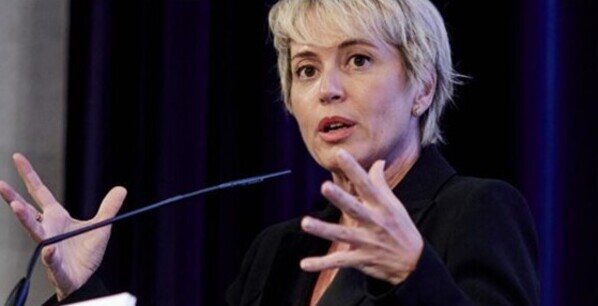 Europa fijó las primeras reglas para limitar los riesgos de la Inteligencia Artificial que previsiblemente podrá entrar en vigor a partir de 2026.