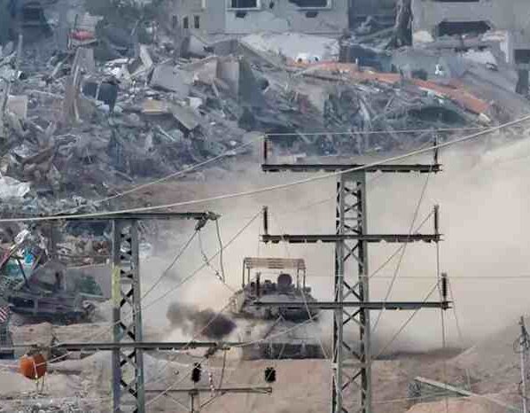 Israel atacó más de 100 objetivos de Hamás en nochebuena y 70 personas murieron en el bombardeo que atacó un campo de refugiados, en lo que podría ser uno de los bombardeos más letales lanzados por las fuerzas israelíes que azotan al enclave palestino.