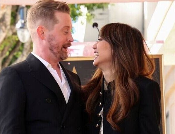 Macaulay Culkin recibió su propia estrella en el prestigioso Paseo de la Fama de Hollywood y tuvo un reencuentro con la actriz Catherine O’Hara, quien dio vida a su madre en la popular película de los noventa.