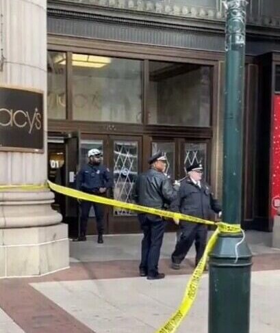 Un apuñalamiento masivo este lunes en Macy’s de Center City, en Filadelfia, dejó un vigilante muerto y dos personas más heridas.