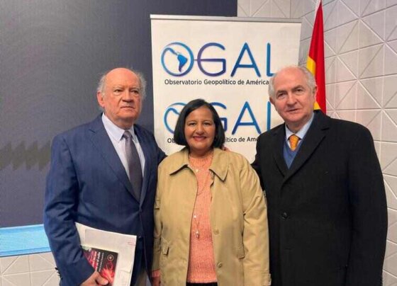 Los resultados del referendo auguran un cambio político en Venezuela, afirmaron Carlos Blanco y Dinorah Figuera, dirigentes políticos exiliados en Madrid.