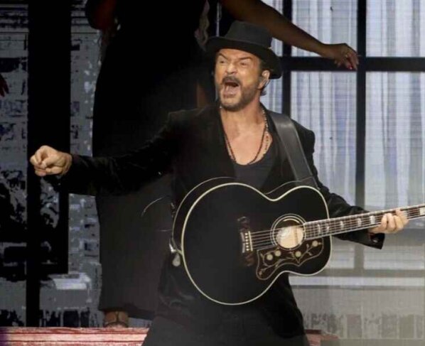 Ricardo Arjona anunció su retiro de los escenarios, debe someterse a una intervención quirúrgica para tratar una dolencia en la espalda.