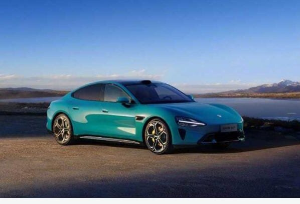 Xiaomi presentó SEU7 su primer coche eléctrico y mostró tres tipos de colores diferentes que podrían estar en el mercado.