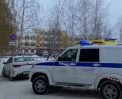 Una adolescente abrió fuego en una escuela en el sudoeste de Rusia, asesinó a una compañera e hirió a otros cinco alumnos antes de suicidarse.