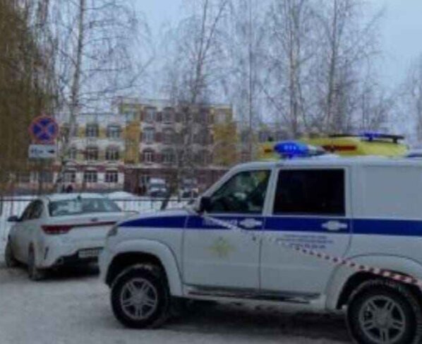 Una adolescente abrió fuego en una escuela en el sudoeste de Rusia, asesinó a una compañera e hirió a otros cinco alumnos antes de suicidarse.