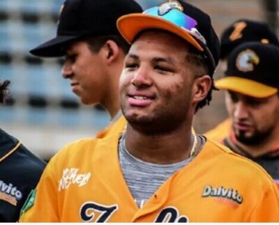 El jardinero venezolano Jackson Chourio firmó por 82 millones de dólares y ocho años con los Cerveceros de Milwaukee