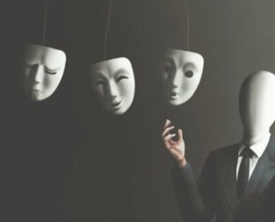 Hay mentiras que se denuncian ellas mismas. Esta que comentamos, la de los 10 millones de participantes en la consulta, es una de varias.