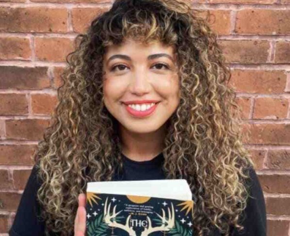 Escritora venezolana triunfa en Inglaterra con su novela El sol y el Vacío. Una novela disponible en todo el mundo tanto en español e inglés.