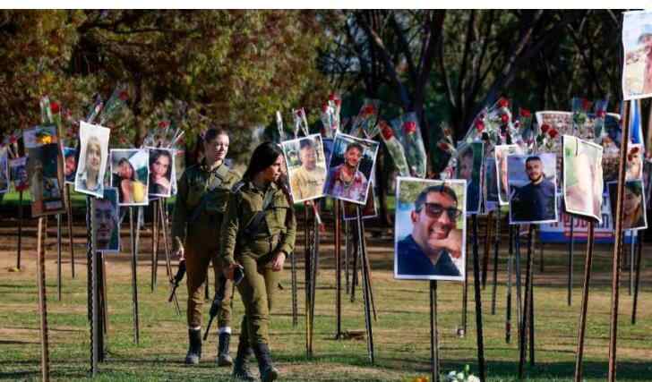Miles de turistas visitan el terreno donde Hamas asesino a jóvenes. De acuerdo con Reuters, la zona es visitada por turistas.