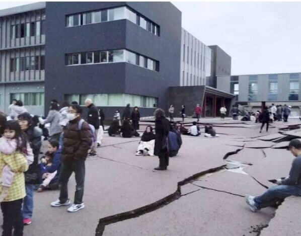 Asciende cifra de muertos por terremoto en Japón.48 muertos, mientras continúan las labores de rescate y la búsqueda de personas atrapadas bajo los escombros de construcciones que se derrumbaron.