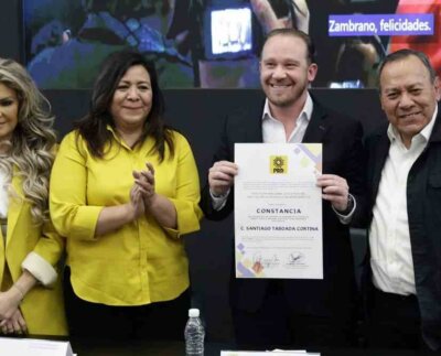 Taboada recibió constancia de candidato del PRD. Jesús Zambrano, presidente del partido lo acreditó como candidato al Gobierno de CDMX.