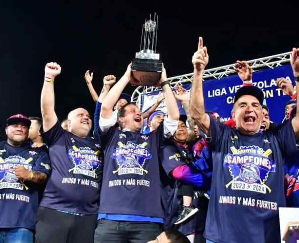 Tiburones de la Guaira campeón de la pelota venezolana tras 37 años de sequía tras doblegar 3-0 a los Cardenales de Lara.