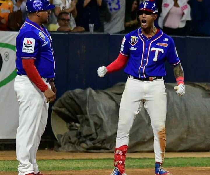 Tiburones de La Guaira se llevó segundo juego de la Final. Los escualos pudieron conseguir una sufrida victoria ante Cardenales de Lara.