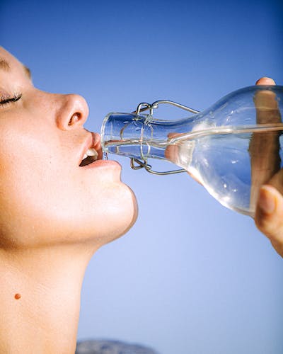 El agua nuevo oro del siglo XXI. A medida que la demanda aumenta, la disponibilidad de agua dulce es una preocupación cada vez mayor.