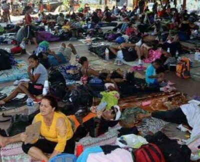 Se disolvió caravana migrante en Chiapas, tras recorrer 105 kilómetros y entregarse a los agentes del Instituto Nacional de Migración.