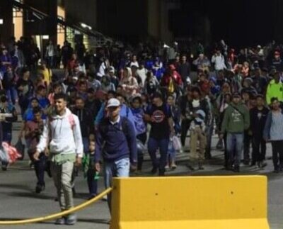 Primera caravana migrantes salió de Honduras rumbo a Estados Unidos. 500 migrantes originarios de Honduras y Venezuela comenzaron desde Guatemala
