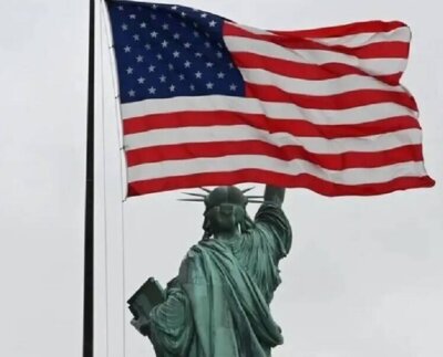 Para obtener la ciudadanía americana, primero debes ser residente legal en Estados Unidos. También debes cumplir con los requisitos