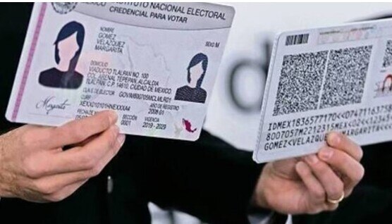 Mexicanos tramitan credencial para votar en elecciones generales del 2 de junio, en donde se elegirá presidente, diputados, senadores y autoridades locales.