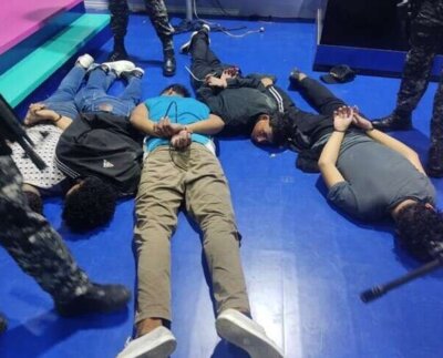 Noboa declaró estado de conflicto armado interno. La policía dijo que capturó a 13 sospechosos de asaltar el canal de TV.