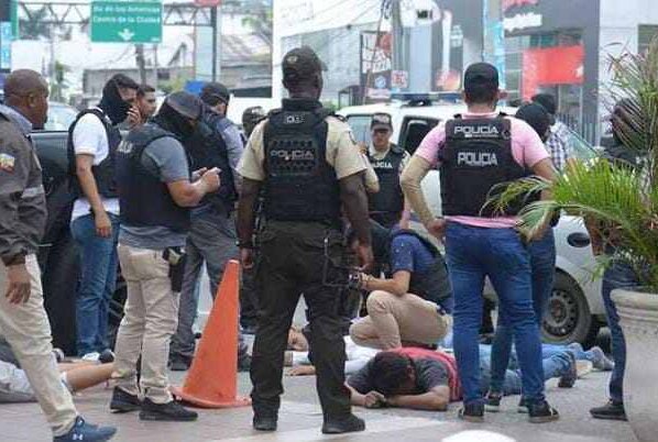 329 detenidos por Fuerzas Armadas en Ecuador. Último balance ofrecido por Jaime Vela, jefe del Comando de las Fuerzas Armadas de Ecuador.