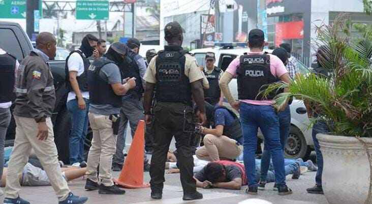 329 detenidos por Fuerzas Armadas en Ecuador. Último balance ofrecido por Jaime Vela, jefe del Comando de las Fuerzas Armadas de Ecuador.