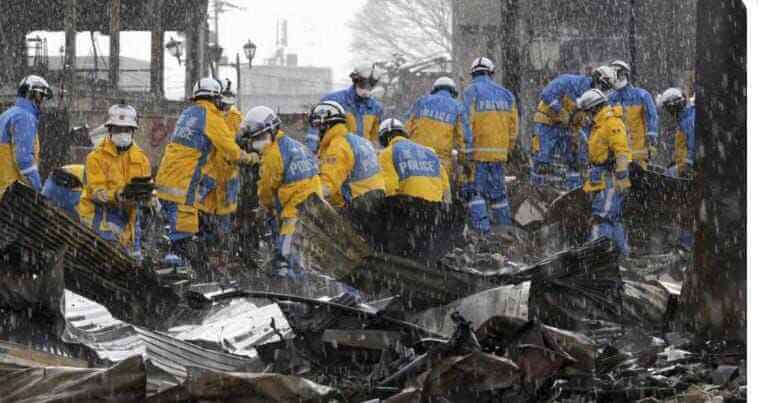 Rescatan a mujer de 90 años bajo los escombros de Japón. La anciana logró sobrevivir durante cinco días debajo de una construcción.