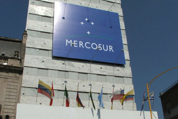 Rechazan acuerdo UE-Mercosur por crisis agrícola europea. Esto podría frenar la aprobación del acuerdo con Mercosur, dijo Josep Borrell.