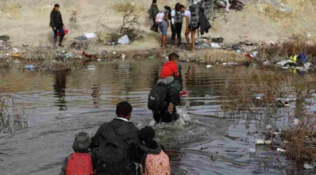México rechaza agresiones contra migrantes. El Gobierno de México respondió a comentarios Greg Abbott y sus medidas migratorias.