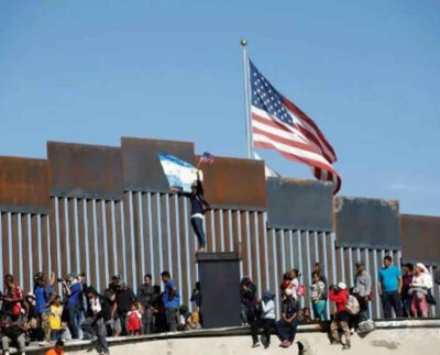 Migrantes pagan a coyotes hasta $40.000 para cruzar a EEUU. Los pagos dependen de la cantidad de personas y nacionalidad, europeos pagan más.