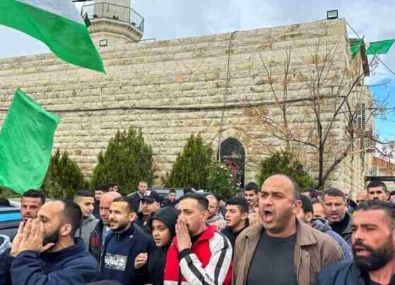 Muerte del líder de Hamás Saleh al-Arouri en un ataque con dron mientras cientos de palestinos salieron a las calles de Ramala para protestar.