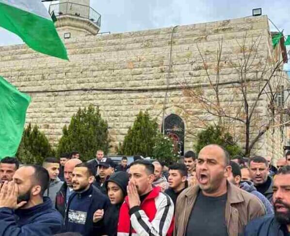 Muerte del líder de Hamás Saleh al-Arouri en un ataque con dron mientras cientos de palestinos salieron a las calles de Ramala para protestar.