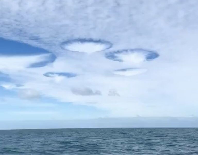 Explican formación de agujeros en cielo de Florida. En redes sociales imágenes muestran un extraño fenómeno en el cielo de Cayos, Florida.