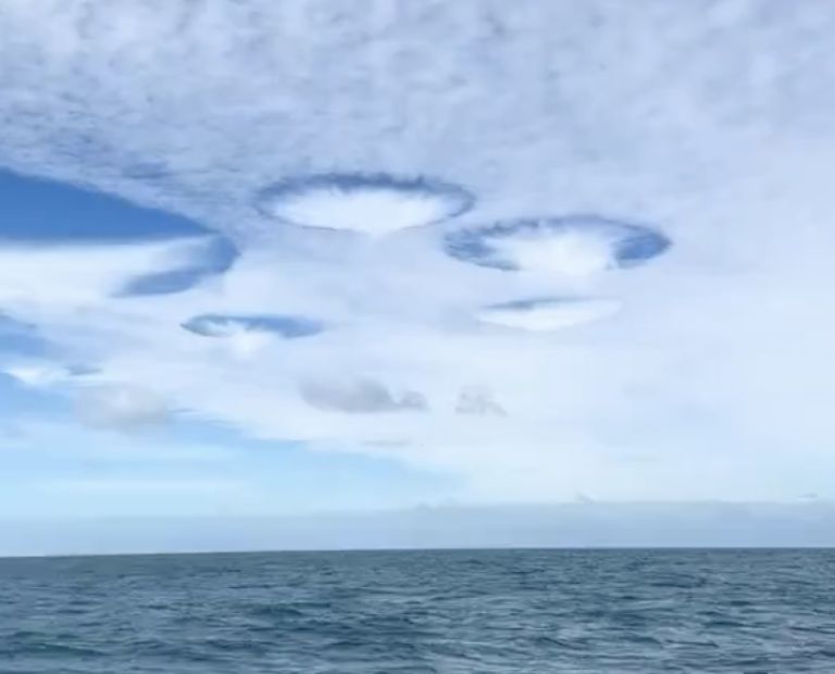 Explican formación de agujeros en cielo de Florida. En redes sociales imágenes muestran un extraño fenómeno en el cielo de Cayos, Florida.