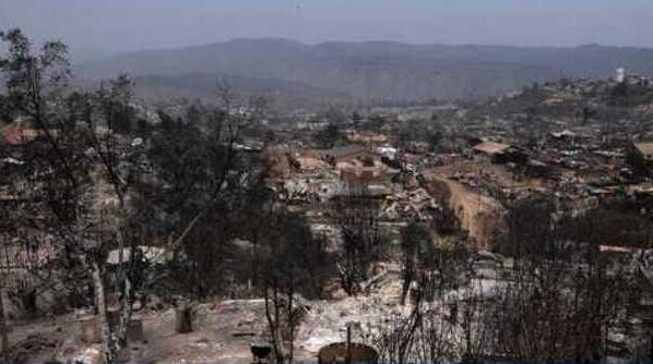 122 muertos por 165 incendios en 10 regiones de Chile, entre ellas la costera Valparaíso, donde el fuego llegó a los suburbios de la ciudad de Viña del Mar causando hasta el momento 122 muertos
