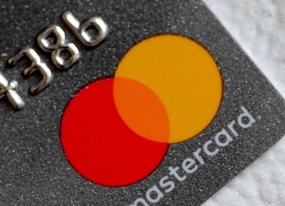 Mastercard añadió chips a sus tarjetas de crédito y débito, sustituyendo las bandas magnéticas que datan de la década de los 60.