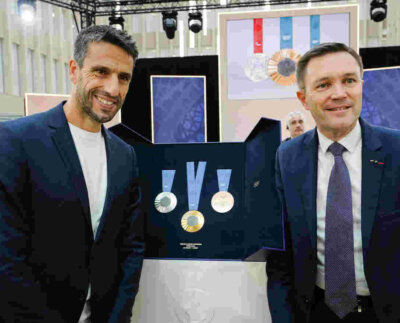 Medallas olímpicas contendrán un fragmento de la Torre Eiffel. De oro, de plata, bronce, las medallas serán también de torre Eiffel.