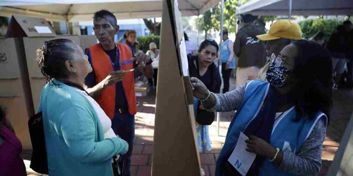 Denuncian retrasos en el inicio del proceso electoral en El Salvador. La presidenta del TSE, Dora Esmeralda Martínez, aseguró que no .