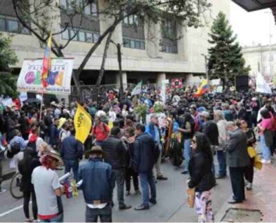 Seguidores de Petro intentaron ingresar a la fuerza al Palacio de Justicia. Protestas que apoyan al presidente, quien ha propuesto.